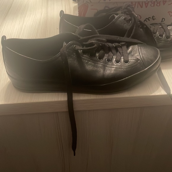 Vintage Prada Sneakers - Size 8 but fits like a US 8.5-9 - Picture 2 of 4